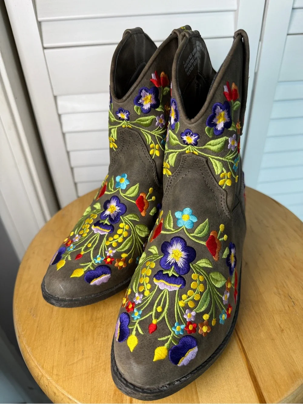 Betseyville Reece Floral Embroidered Ankle Cowboy Boots Girl Sz 4